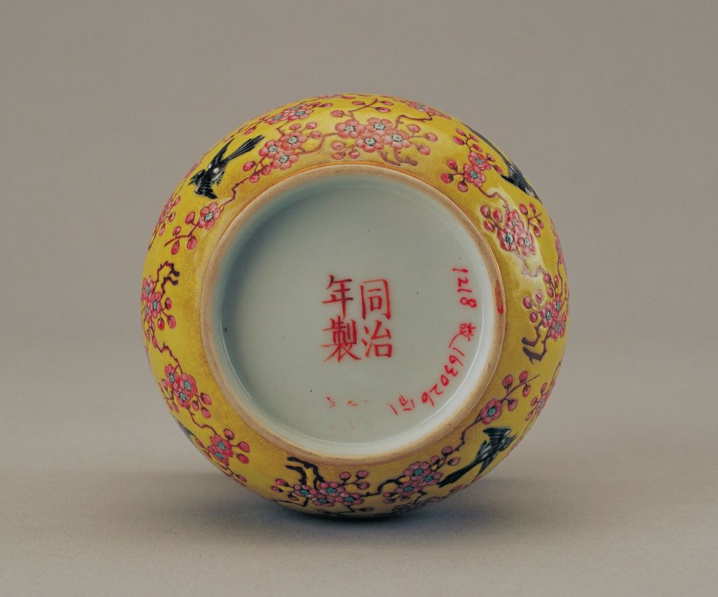 图片[2]-Yellow ground pink plum magpie pattern stiff bucket-China Archive